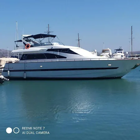 Navarino Yacht μέγαρα λιμανι νέας περάμου Nea Peramos (Attica)