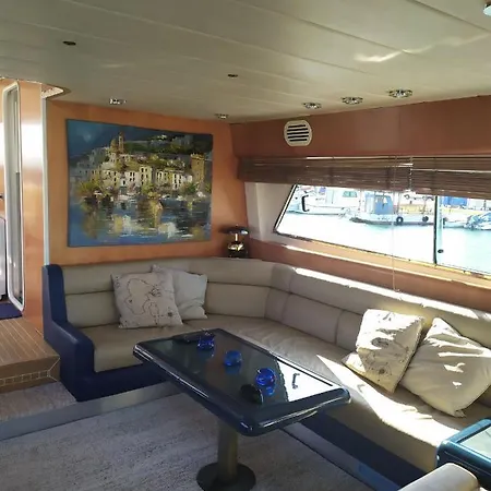 Navarino Yacht μέγαρα λιμανι νέας περάμου Botel Nea Peramos (Attica)